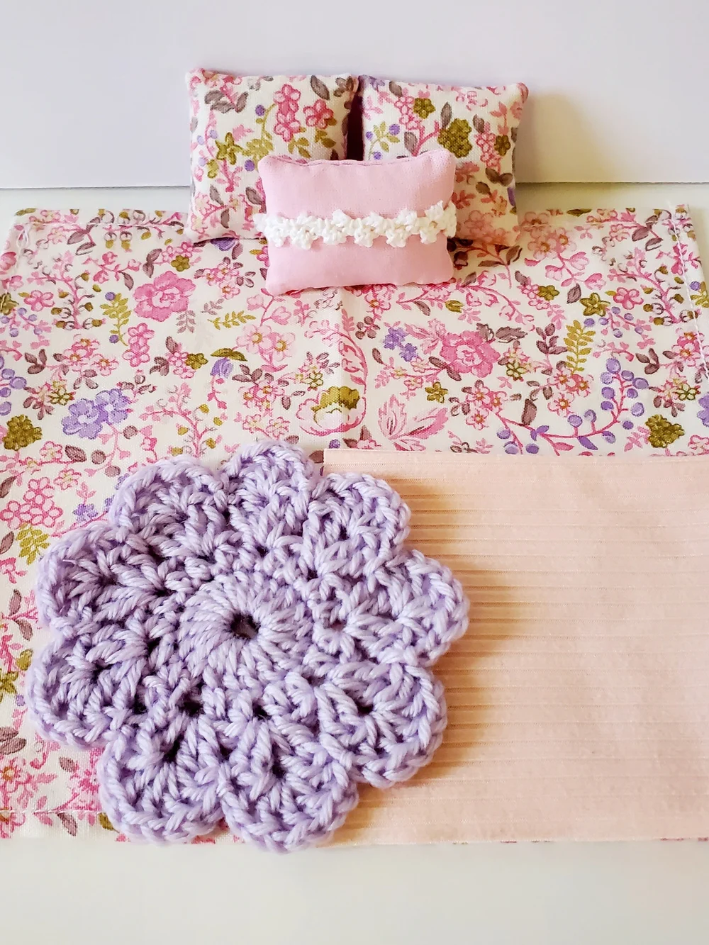 Miniature Dollhouse 1:12 Scale Pink Floral Blanket Maileg